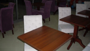 Beyaz Kapitoneli Sandalye