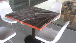 Beyaz Tablali Kare Masa Siyah Plastik Sandalye