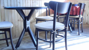 Camlik Cafe Kartal Yuvarlak Masa