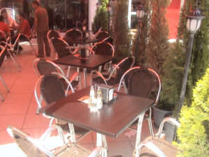 Dis Mekan Rattan Sandalye Aluminyum İskelet Kare Tablali Cafe Masasi